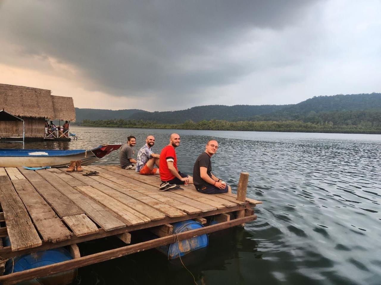 The Floating House Villa Krŏng Kaôh Kŏng Exteriör bild