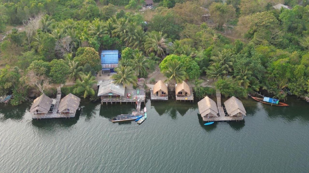 The Floating House Villa Krŏng Kaôh Kŏng Exteriör bild