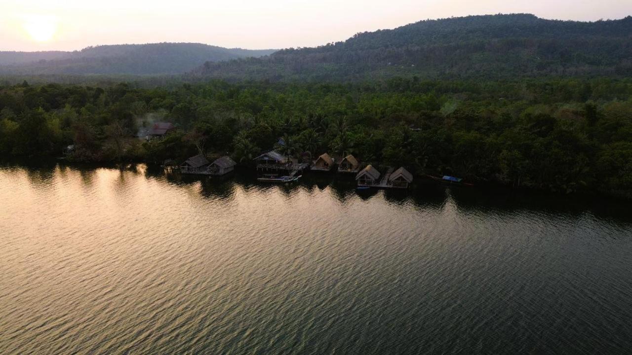 The Floating House Villa Krŏng Kaôh Kŏng Exteriör bild