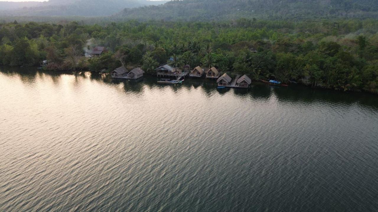 The Floating House Villa Krŏng Kaôh Kŏng Exteriör bild